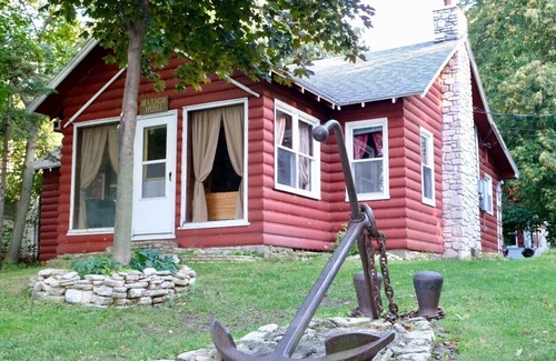 Idlewild Cabaña | Acogedor retiro de otoño ↟↟↟ Door County Cottage ubicado a pies de la orilla del agua