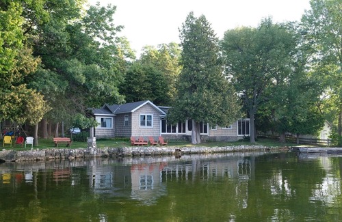 Idlewild Cabaña | Se admiten perros - Acogedor, Door County, WI Retreat - Directamente en el borde del agua ↟↟↟