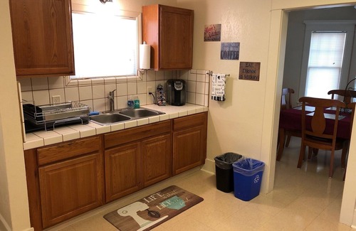 Chowchilla Casa | Robertson Villa 2BR Cozy Cottage with Full Kitchen