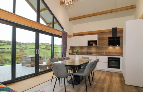 Kingswood Cabaña | ROBIN GOCH, pet friendly, character holiday cottage in Garthmyl