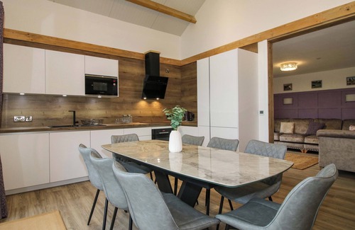 Kingswood Cabaña | ROBIN GOCH, pet friendly, character holiday cottage in Garthmyl