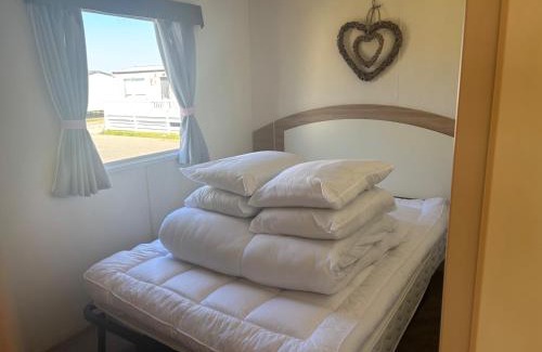 Rhyl Chalet De Esquí | Robin Hood 3-Bed Caravan Sleeps 8 Pet Friendly