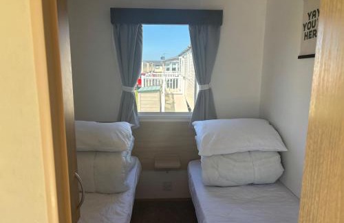 Rhyl Chalet De Esquí | Robin Hood 3-Bed Caravan Sleeps 8 Pet Friendly