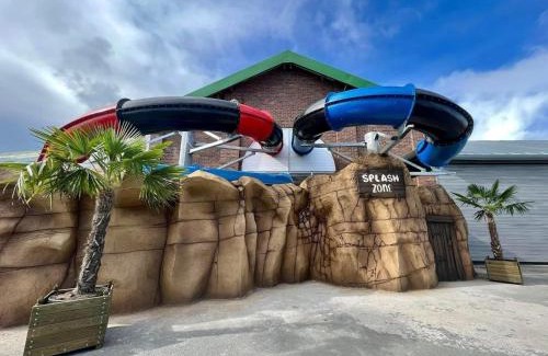Rhyl Chalet De Esquí | Robin Hood 3-Bed Caravan Sleeps 8 Pet Friendly