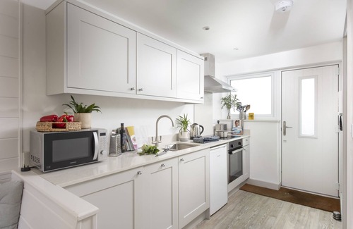 Polzeath Cabaña | Robin is a delightful two-bedroom holiday property, offering a peaceful escape