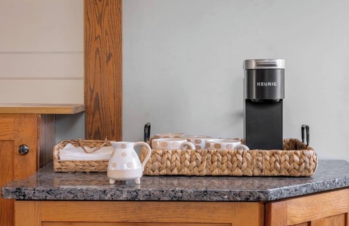 Columbus Casa | Robin's Egg ~ Private Downtown, Pet-Friendly Gem