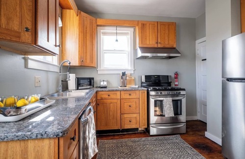 Columbus Casa | Robin's Egg ~ Private Downtown, Pet-Friendly Gem