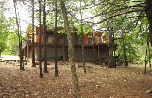 Eagle Rock Cabina | Robin's Nest-3 bedroom 2 bath waterfront cabin on Table Rock w/ Wi-Fi & hot tub
