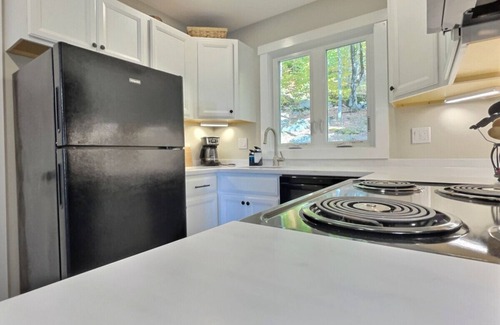 Killington Apartamento | Robin's Nest- Pool, Gym, Fireplace, Near the AT