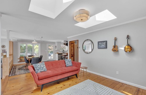 Chapel Hill Casa | Robin's Rest (3-Bedroom Home) with Pool by RedAwning