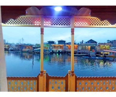 Dal Lake Casa | Robinhood Houseboat, Srinagar