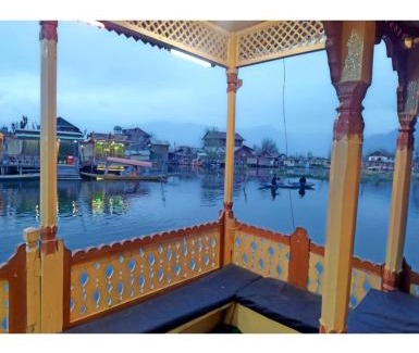 Dal Lake Casa | Robinhood Houseboat, Srinagar