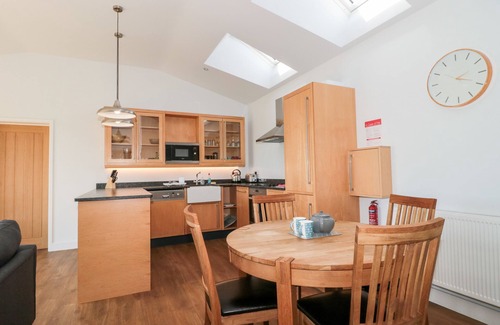 Weston-super-Mare Cabaña | ROBINS CORNER, family friendly, luxury holiday cottage in Bleadon