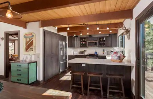 Upper Moonridge Chalet De Esquí | "Robins Nest" Slope Views, spa, pets ok.