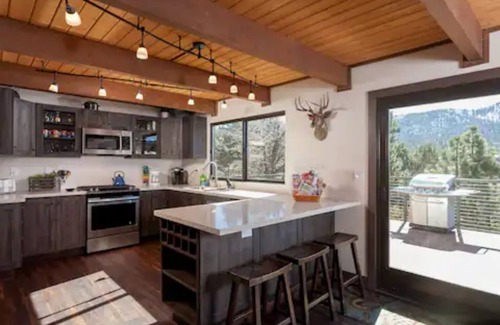Upper Moonridge Chalet De Esquí | "Robins Nest" Slope Views, spa, pets ok.