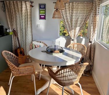 Builth Wells Casa | Robins' Rest - 22 Caer Beris Luxury Lodge Park NEW Sleeps 6 Riverside Reteat