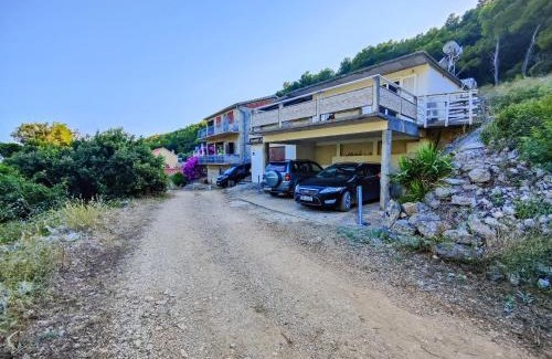 Bogomolje Casa | Robinson Dionis