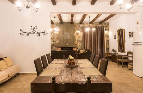 Agios Isidoros Casa | Roccia di Isidoro