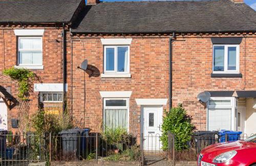 Rocester Casa | Rocester Rest close to Alton Towers & JCB, Netflix