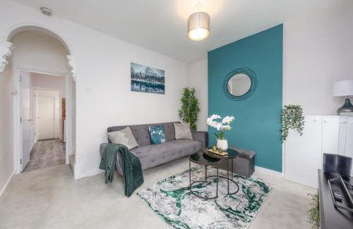 Wainscot Casa | Rochester Retreat - Charming 3 Bedroom House