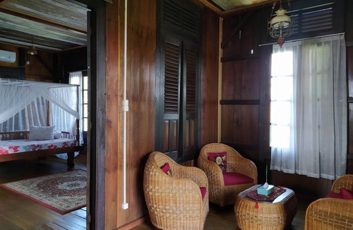 Tanjung Pandan Cama Y Desayuno | Rock and Wreck Dive Resort