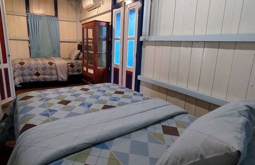 Tanjung Pandan Cama Y Desayuno | Rock and Wreck Dive Resort
