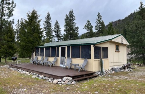Clinton Cabina | Rock Creek MT con acceso privado a Creek.