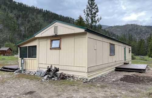 Clinton Cabina | Rock Creek MT con acceso privado a Creek.