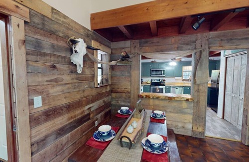 Mentone Chalet De Esquí | Rock Home I 2MI to Desoto I 3 Acres I Horse Shoes