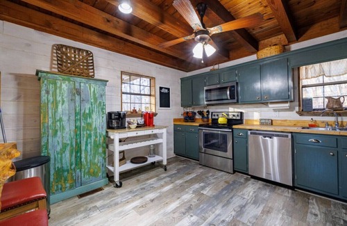 Mentone Chalet De Esquí | Rock Home I 2MI to Desoto I 3 Acres I Horse Shoes