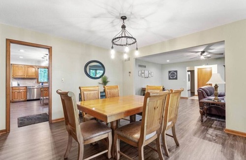 Johnson County Otro | Rock House Retreat
