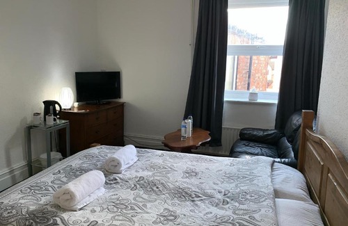 Birkenhead Casa | Rock Lane Stays