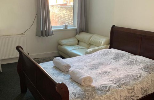 Birkenhead Casa | Rock Lane Stays