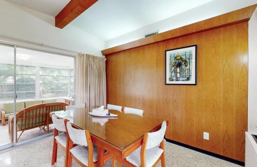 Clearwater Casa | Rock 'n' Retro