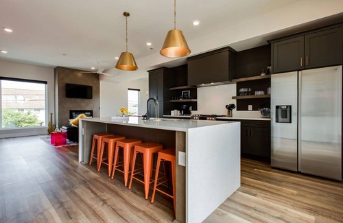 Nashville Casa | Rock N Roll Huge Space Games