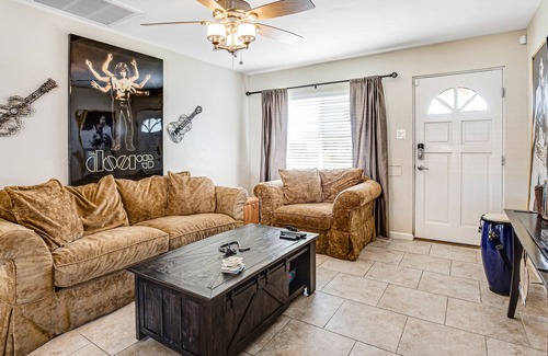 Cavalier Vista Casa | Rock 'n roll-themed home with great yard & patio - walk to Old Town Scottsdale
