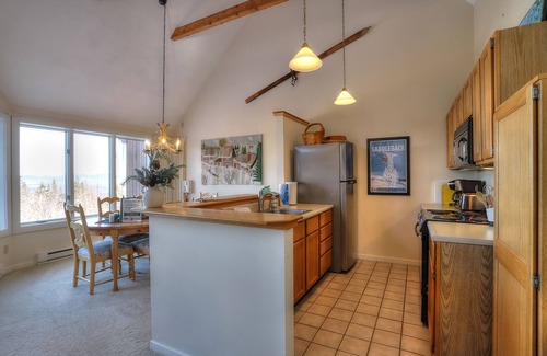Rangeley Condominio | Rock Pond Condo 71 - Cute end unit on Saddleback Mountain