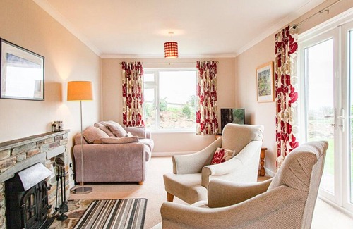 Gorran Haven Casa | Rock Pools is a spacious detached house set in a quiet residential area in Gorran Haven