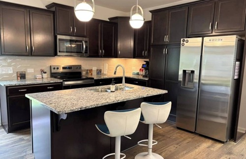 Statesville Casa | Rock & Relax in our 3-Bedroom Music-Themed Getaway in the heart of Statesville