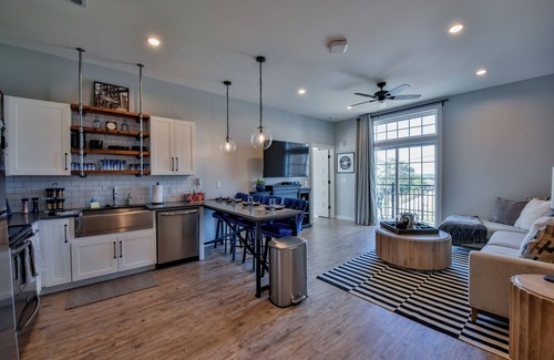 Tuscaloosa Condominio | Rock & Roll Tide! Steps away from Amphitheater and downtown!