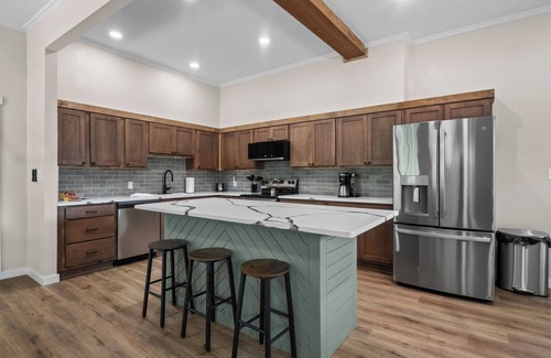 Disney Casa | Rock Wall Retreat> Rig Parking & Central to Disney