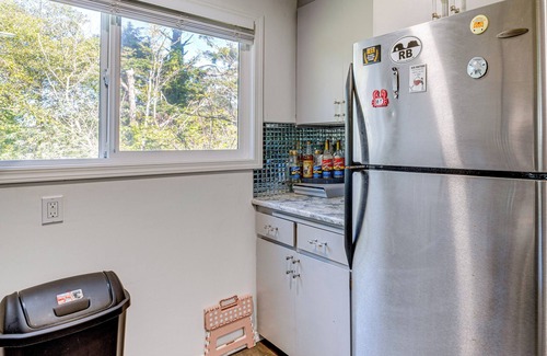 Rockaway Beach Cabaña | Rockaway Beach House - Walk to Ocean!