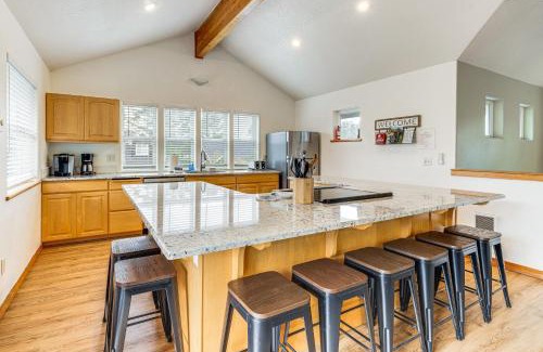 Rockaway Beach Casa | Rockaway Beach Home with Hot Tub 4 Blocks to Beach!