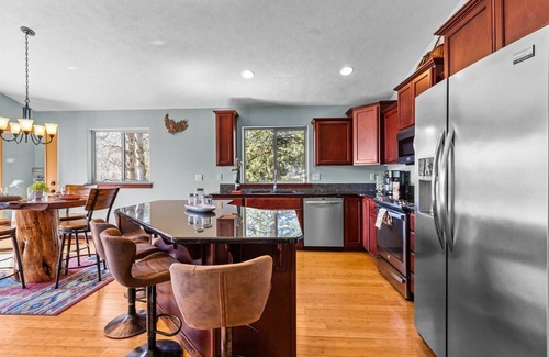 Coeur d'Alene Casa | Rockford Bay Bliss – Pet-Friendly Home w/ Lake View, Fire Pit, Deck, BBQ, Near Marina & Shooters Bar