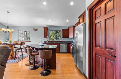 Coeur d'Alene Casa | Rockford Bay Bliss – Pet-Friendly Home w/ Lake View, Fire Pit, Deck, BBQ, Near Marina & Shooters Bar