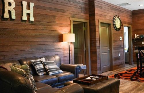 Logan Casa | Rockhouse - by The Chalets