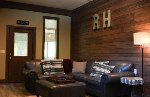 Logan Casa | Rockhouse - by The Chalets