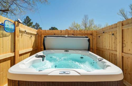 West Colorado Springs Casa | Rockies Royale Modern & Bright Outdoors Fun