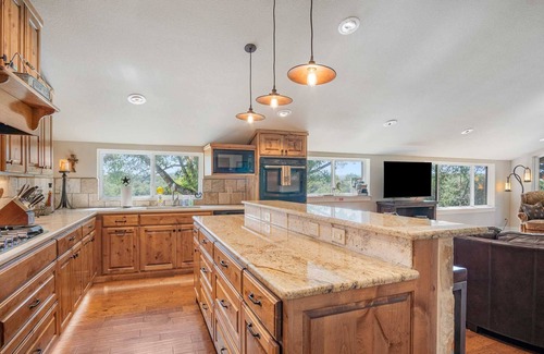 Pipe Creek Casa | Barrio Rockin B Ranch Creek View