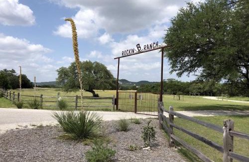 Pipe Creek Casa | Rockin' B Ranch Love Shack